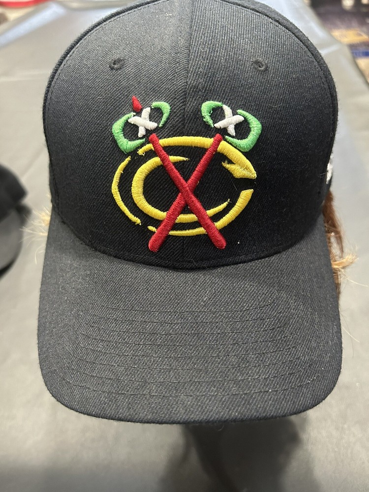 Chicago Blackhawks NHL Vintage New Era SnapBack Hat. Black! Old School Logo!