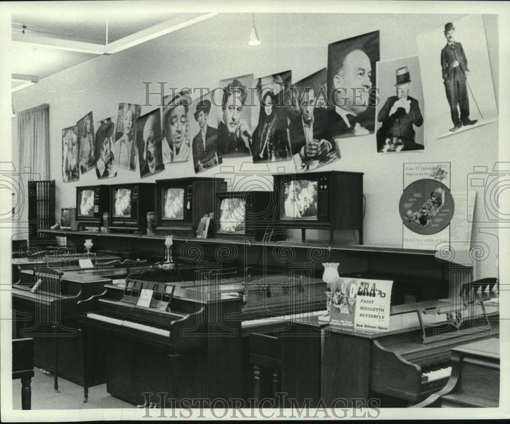 1970 Press Photo Pianos and televisions available at Werleins in Oakwood Mall