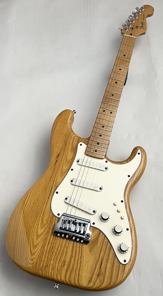 Fender  Early Clearance Sale   Made in 1983  Elite Straocaster Natural   4.55kg-image