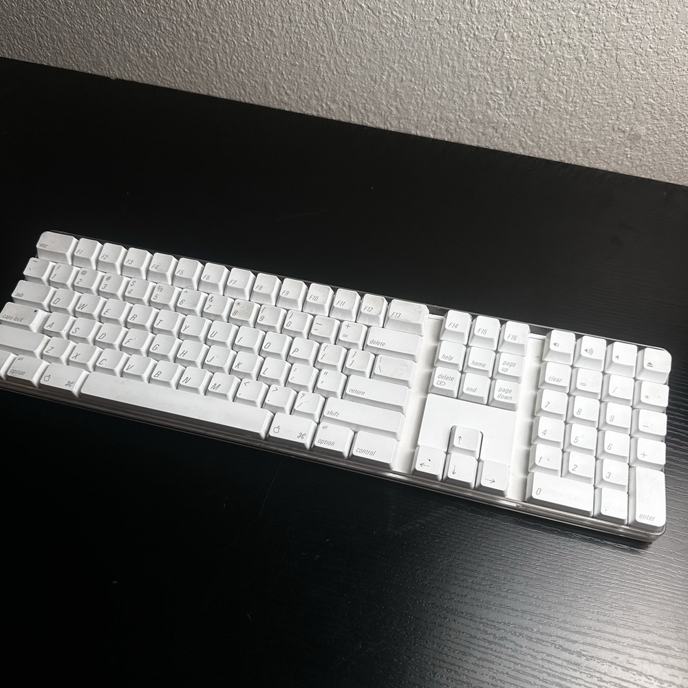 Genuine Apple A1016 Bluetooth Keyboard Tested Battery Door Issue