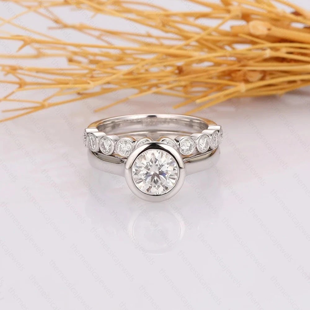 Stunning Bezel Set Ring 14K White Gold Plated 2.50Ct Round Cut Simulated Diamond