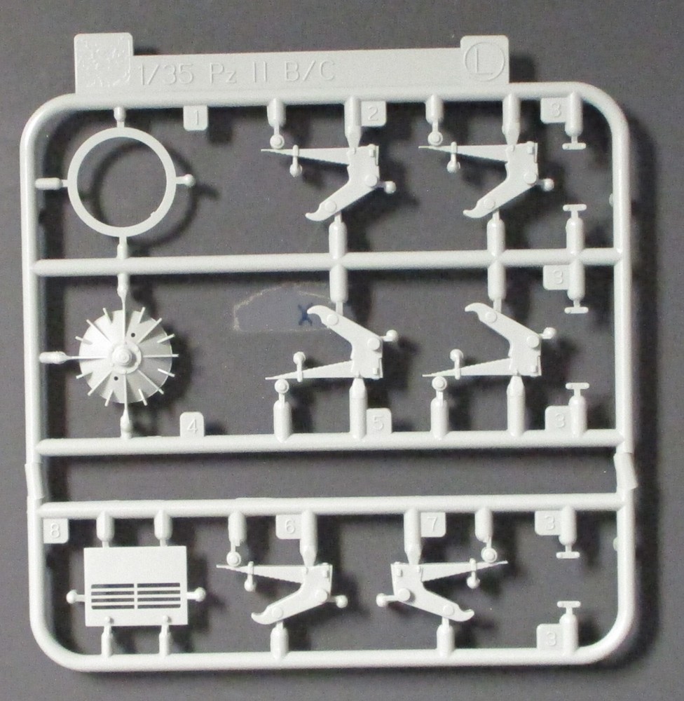 1/35 Cyber Hobby Panzer II Ausf C Parts Tree L - Kit 6432-image