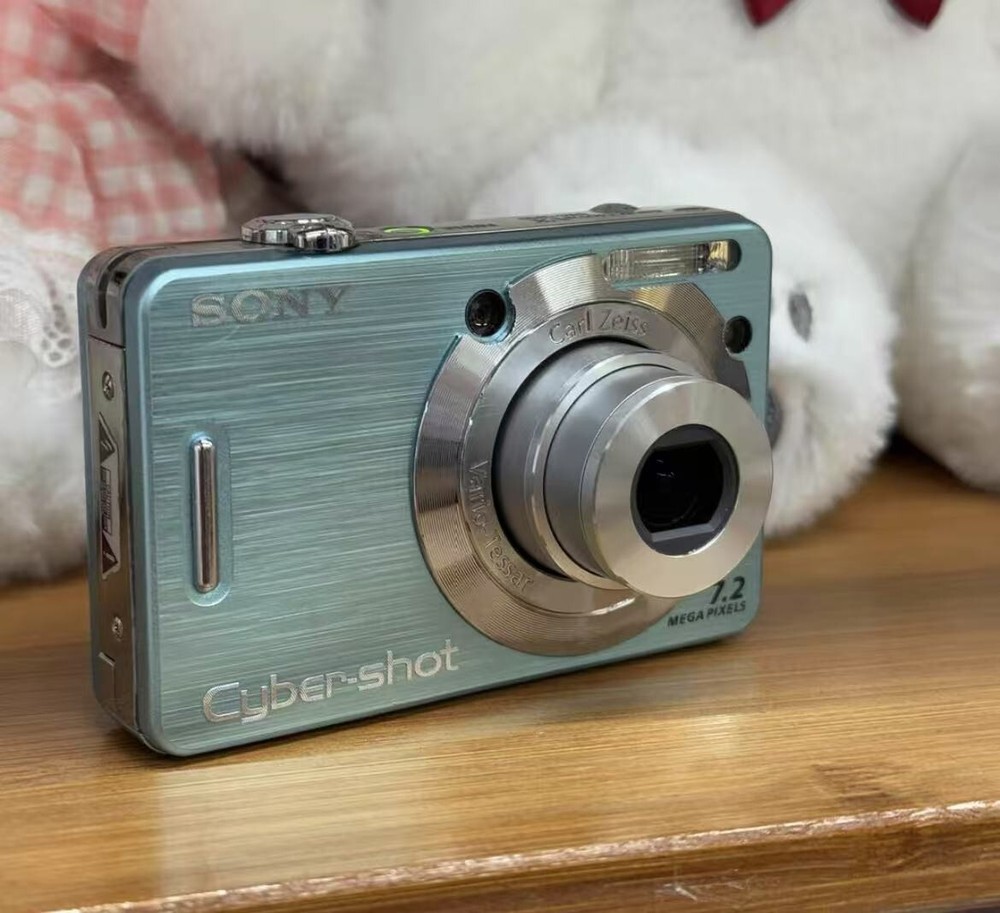 Sony Cyber-shot DSC-W55 7.2MP 3x Zoom Digital Camera in Blue