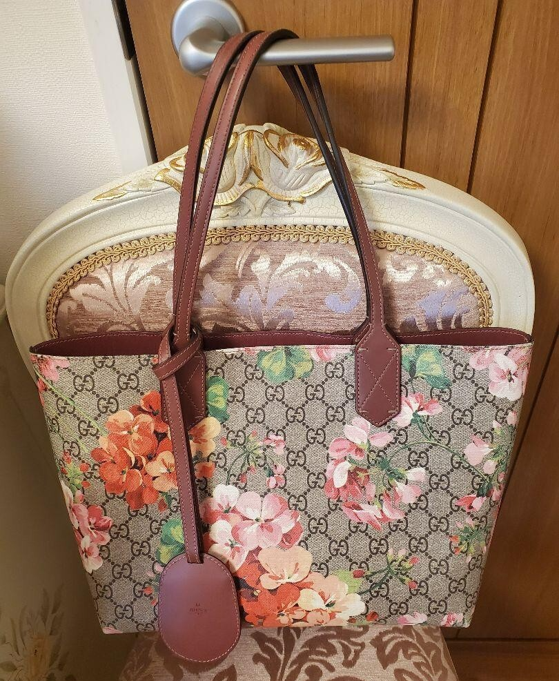 Authentic Gucci GG Supreme Reversible Blooms Tote Bag P3483YA609