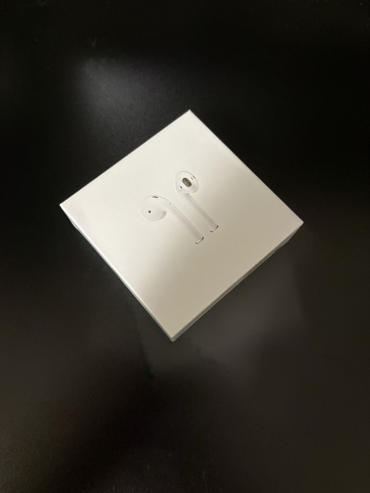 Apple AirPods 2nd Generation Wireless Earbuds