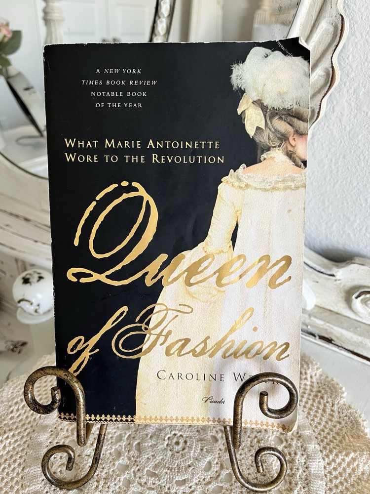 Queen of Fashion : What Marie Antoinette Wore to the Revolution Caroline Weber