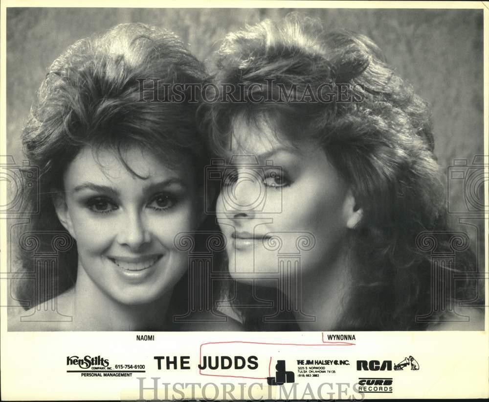 Press Photo Naomi & Wynonna of The Judds - syp49251