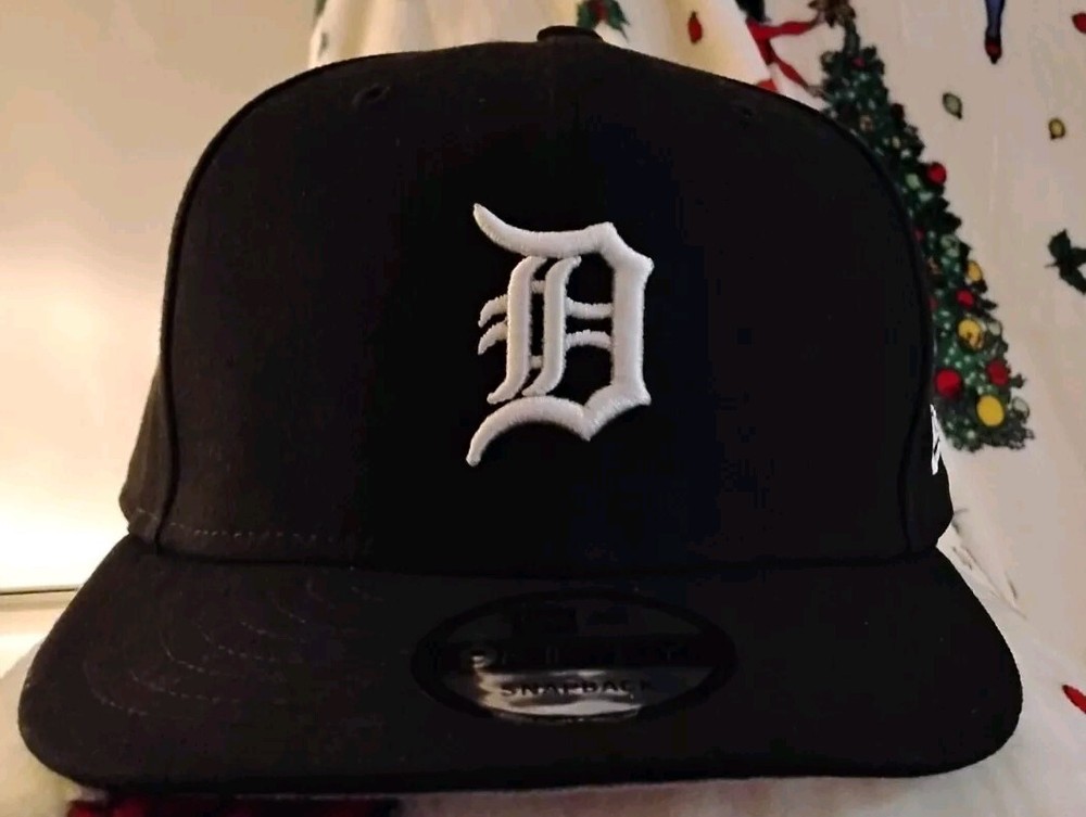Detroit Tigers New Era 9Fifty SnapBack Adjustable Hat Black with white D Logo