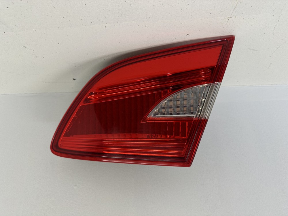 Tail light Damaged Right Passenger RH 16-19 Nissan Sentra 265503YU5A OEM