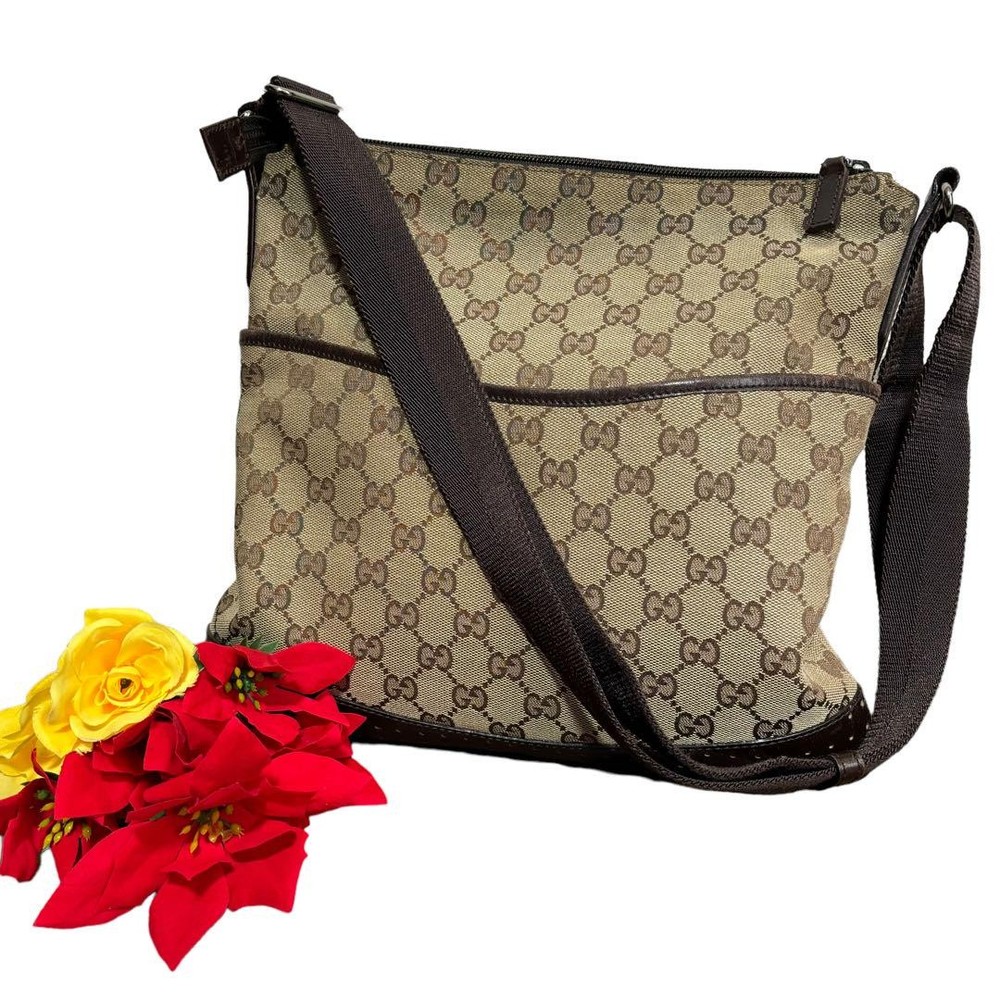GUCCI GG Canvas Shoulder Bag in Excellent Condition