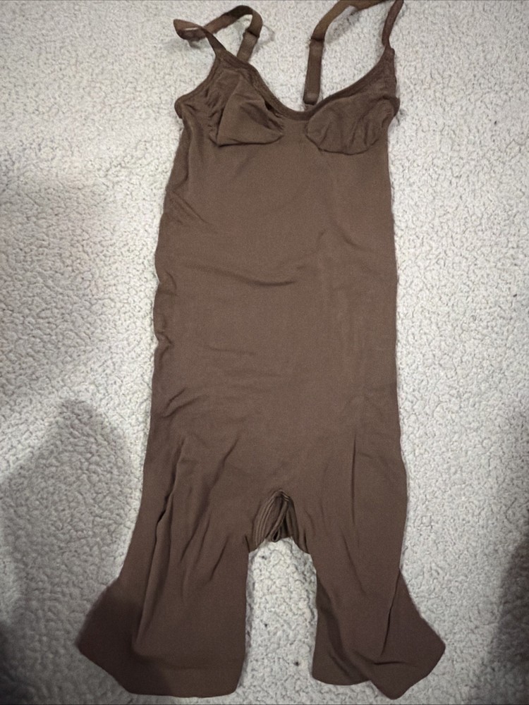 Skims Seamless Sculpt Mid Thigh Bodysuit Size Small Brown