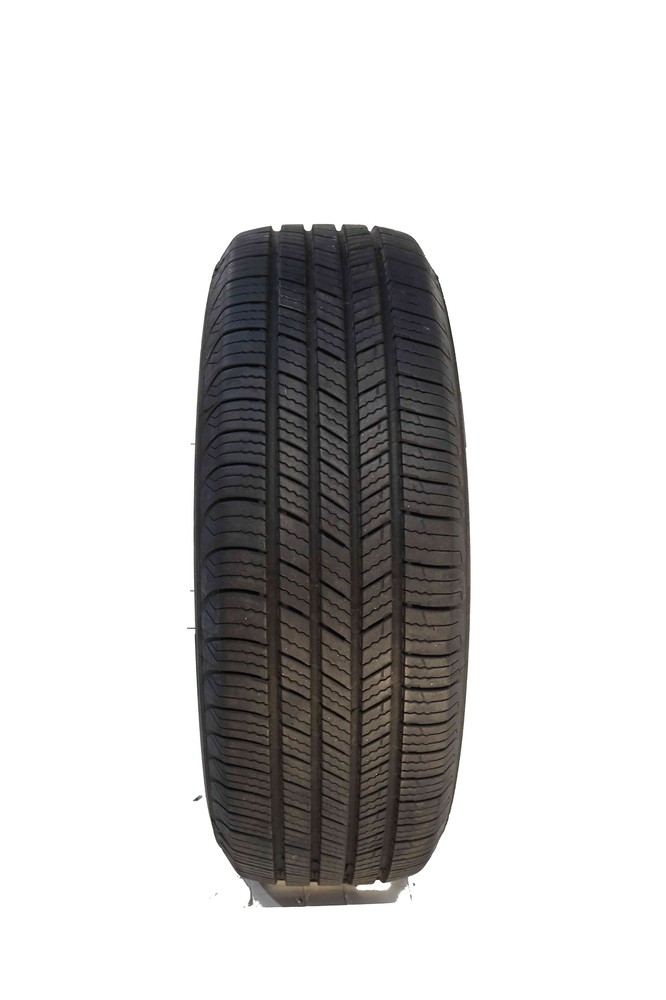 P215/60R17 Michelin Defender T+H 96 H Used 8/32nds