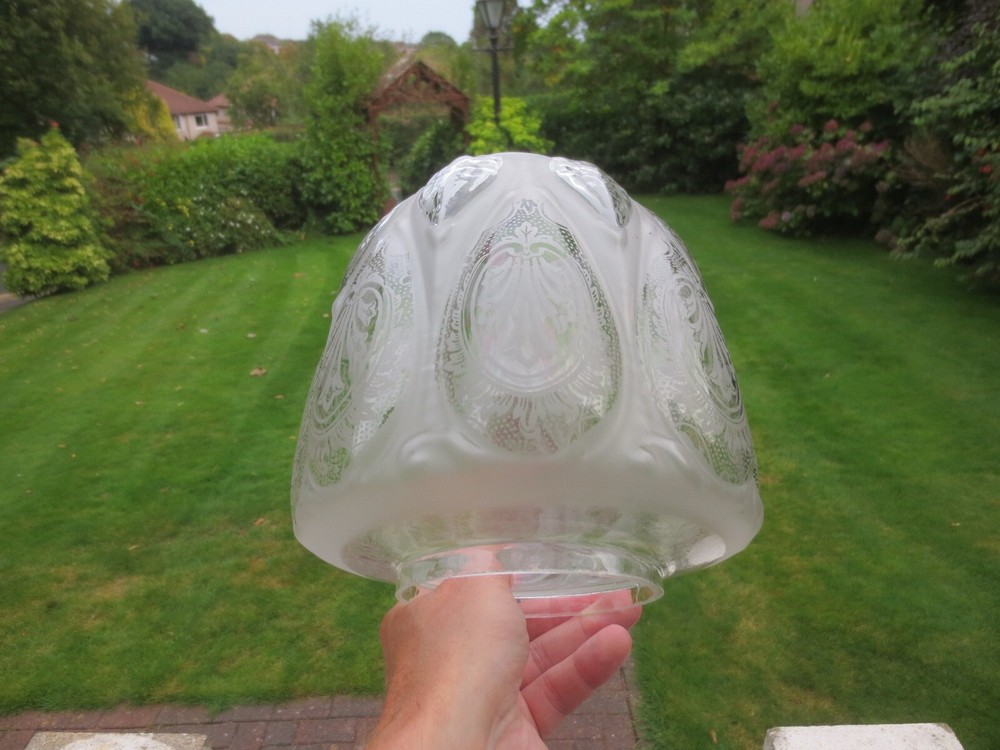 SUPERB ANTIQUE  MOULDED & ETCHED GLASS PATTERN BEEHIVE  DUPLEX OIL LAMP SHADE