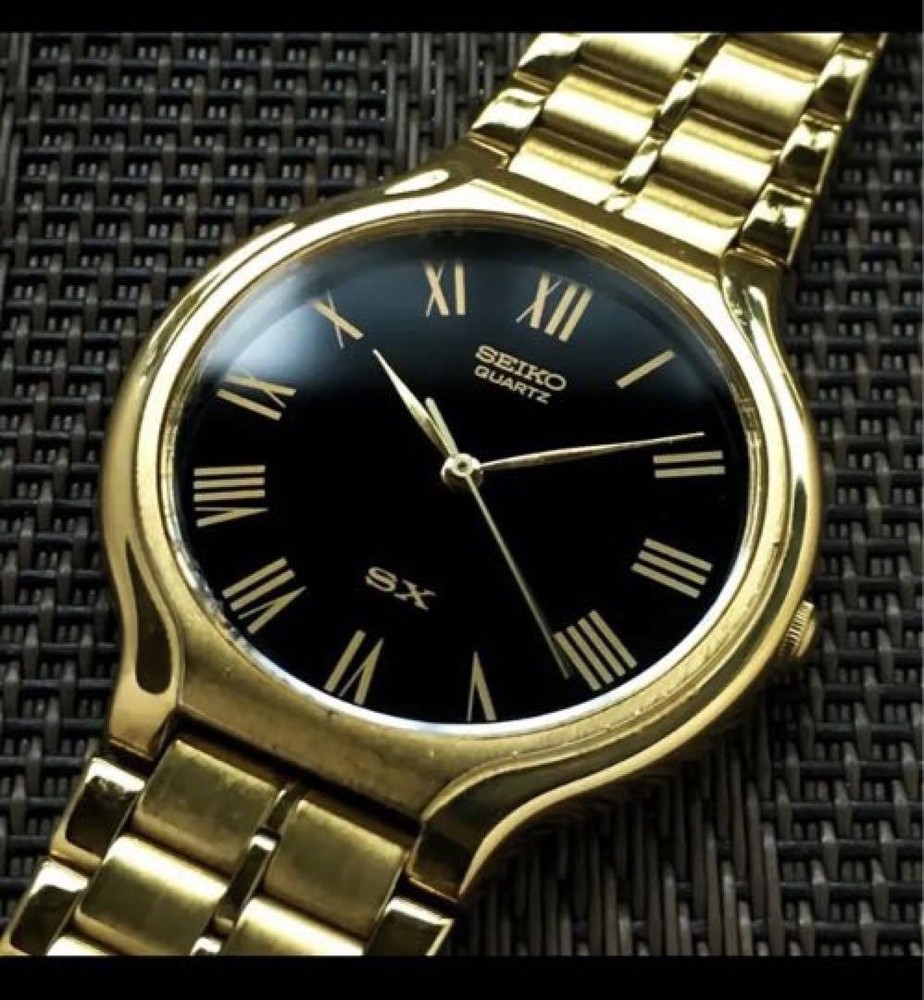 Seiko Black and Gold Wristwatch in Good Condition
