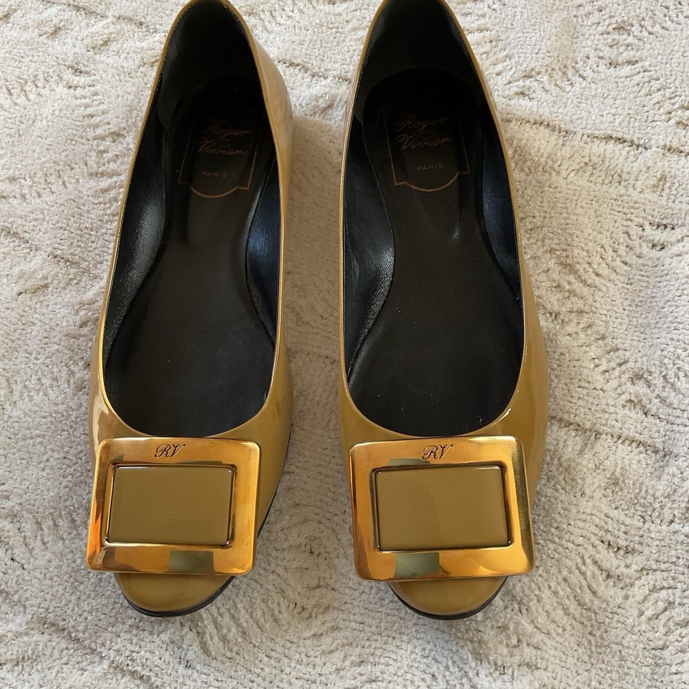 ROGER VIVIER yellow Leather Belle Vivier Pumps Gold-Tone Buckles 45mm Size 37