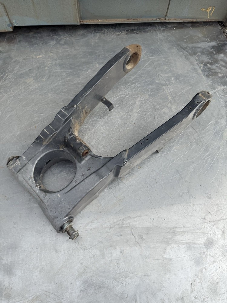 Kawasaki ZZR1100 ZZR 1100 Swing Arm Frame Subframe Body Rear OEM Genuine Axel