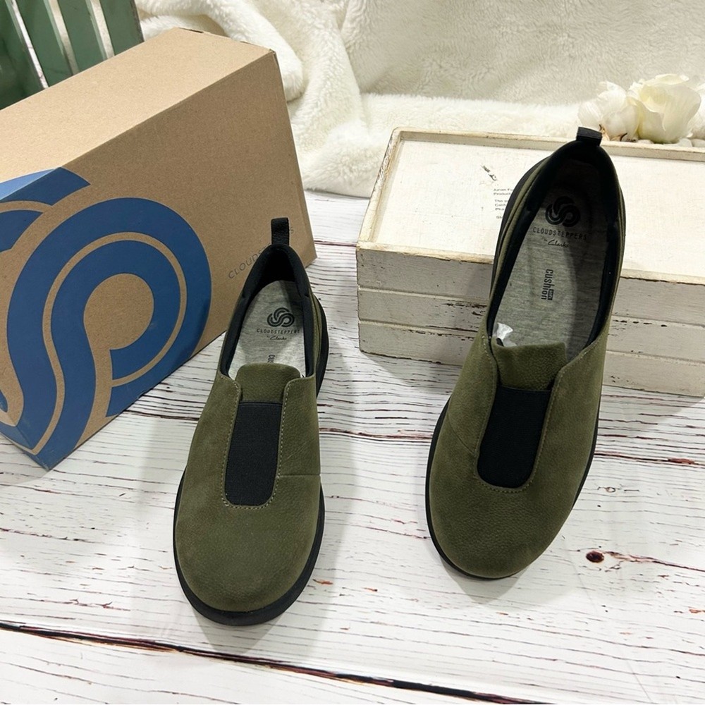 Clarks Sillian Walk khaki green suede loafers for women size 8 comfort NEW