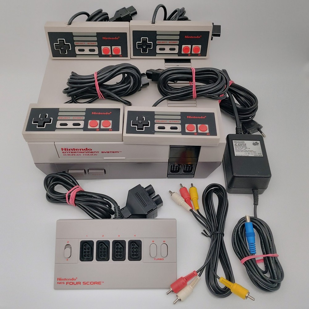 Nintendo NES Console NESE-001 + 4 Controllers, Four Score & Cables - Working✅