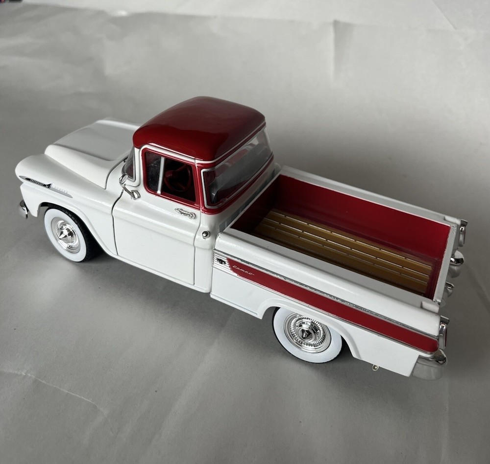 M2 MACHINES 1958 CHEVROLET APACHE CAMEO R47 AUTO-TRUCKS CASTLINE  1/24 SCALE