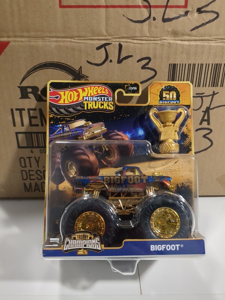 Hot Wheels Monster Trucks BIGFOOT Trophy Champions Gold Bigfoot 50 1:64VTHF Rare