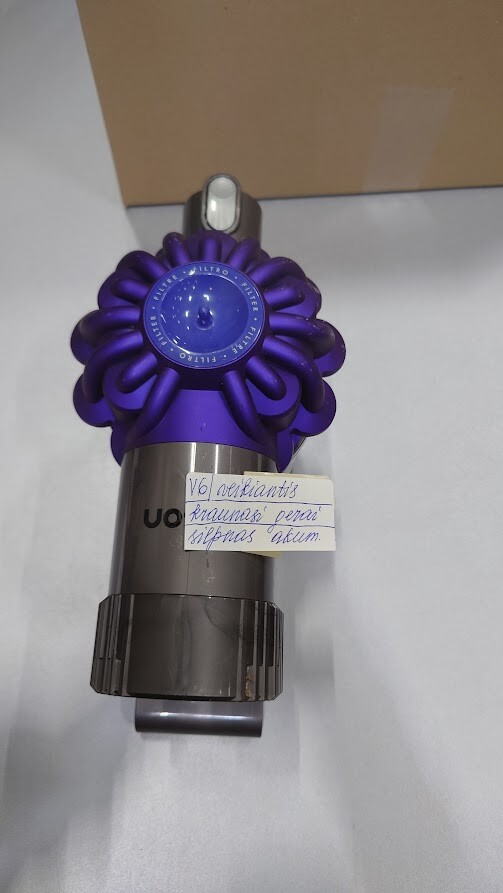 Dyson V6 Vacuum Used with Weak Battery No Accessories