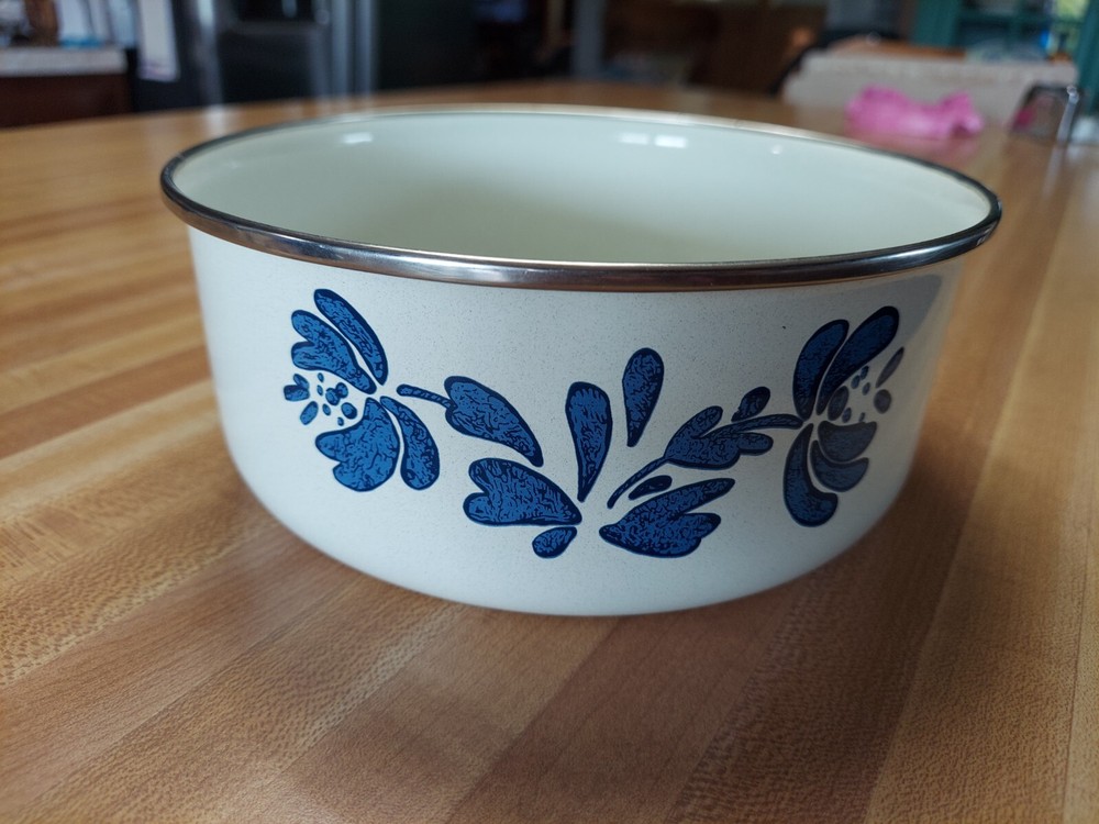 Pfaltzgraff YORKTOWNE Vintage Blue White Enamel Bowl 7.25x3 Inch Metal Base