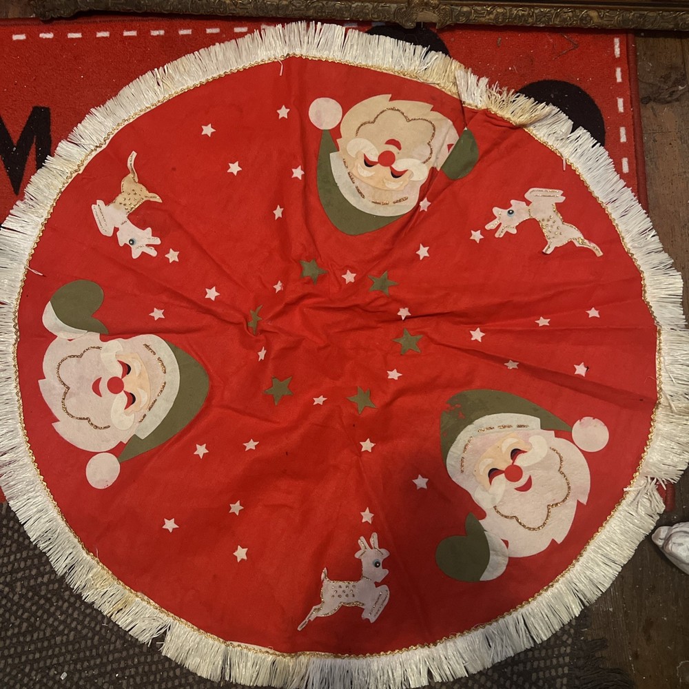 Vintage 1940’s/50’s Felt Appliqué Tree Skirt Approximately 30” In Diameter