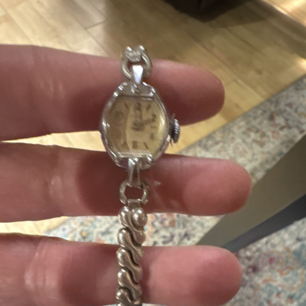 Women’s Vintage Dress Oval Bracelet Wristwatch Silver Tone Champagne Dial