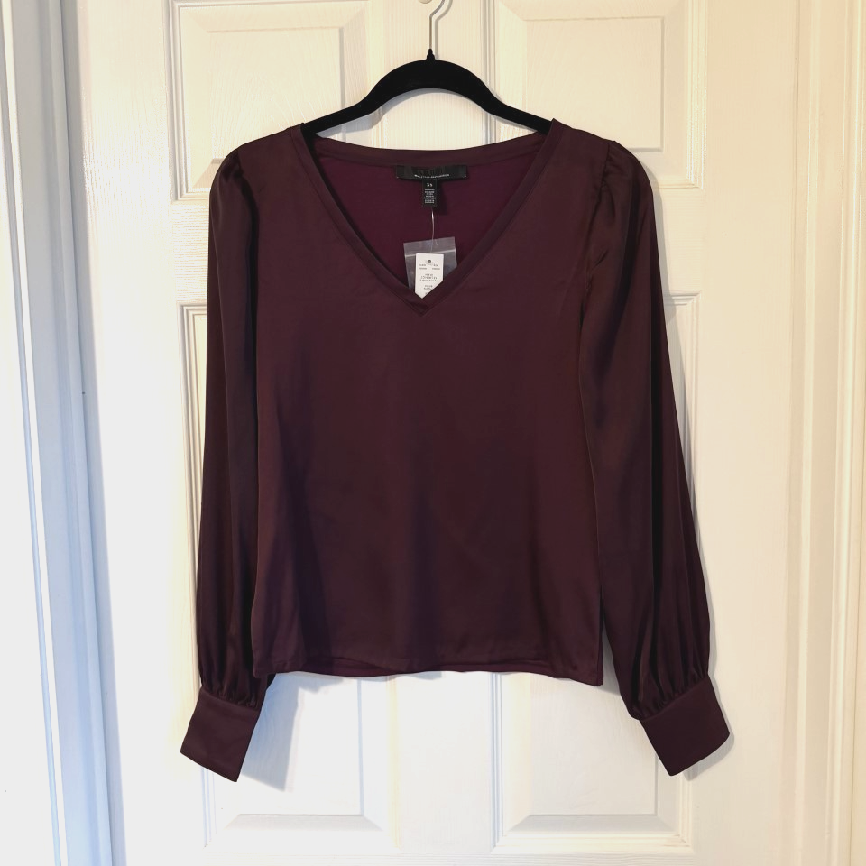 WHBM Womens Knit Mix Satin Top Size XS Purple Maroon Long Sleeve Classic Vneck