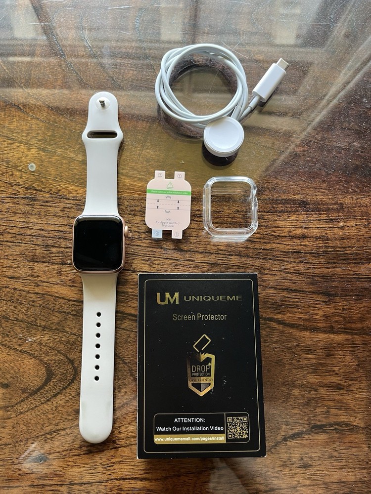 Apple Watch SE 40mm Pink Aluminum Used in Good Condition MG123