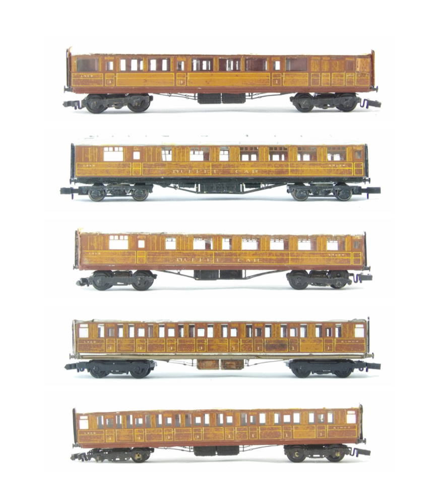 Rake Of 5 x N Gauge Kit Built Teak Coaches
