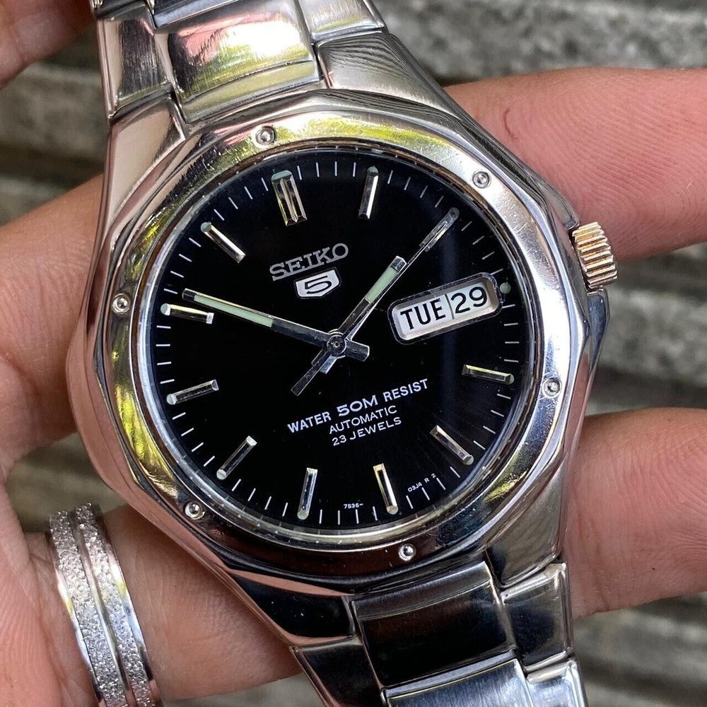 RARE Seiko 5 SNZE65 Oak Style Black Dial Automatic Day Date Vintage Watch 7s36