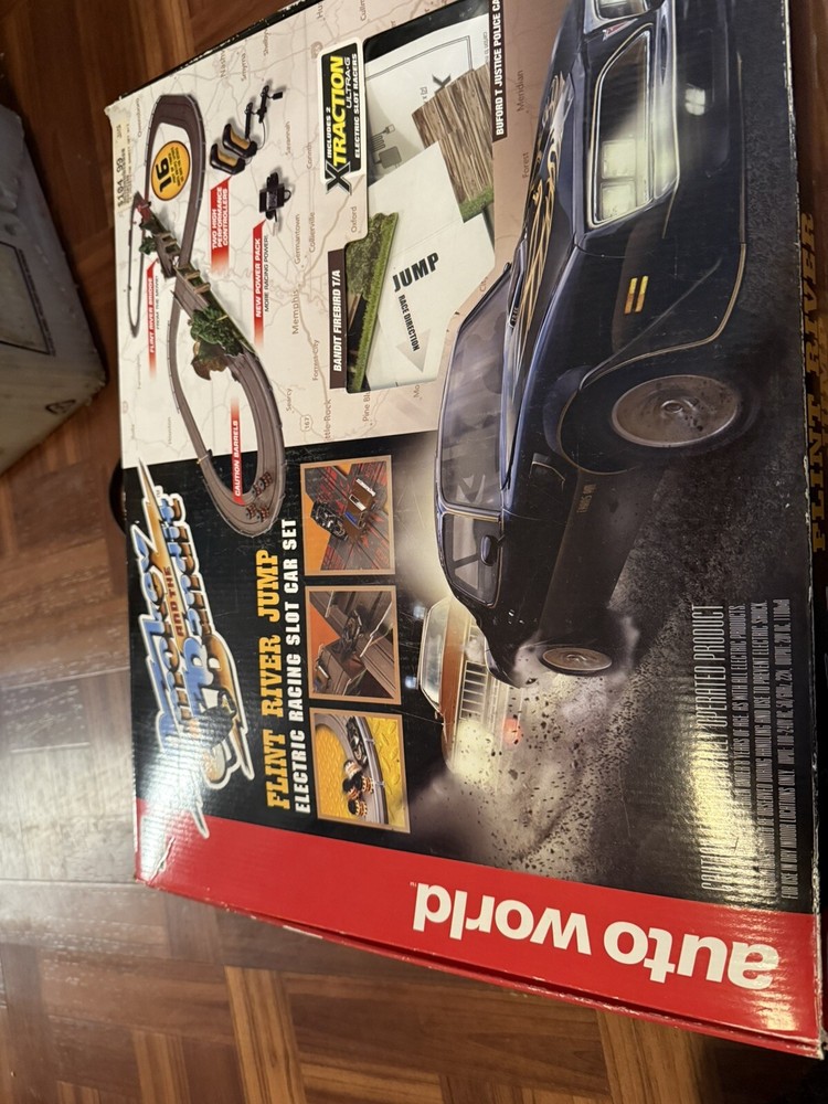 Auto World AUTSRS288 Smokey & The Bandit - Flint River Jump Slot Car Race Read