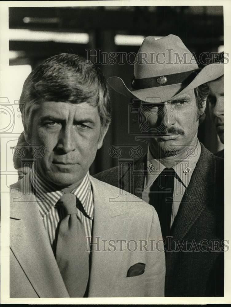 1971 Press Photo Actors Patrick O'Neal & Dennis Weaver in NBC Mystery Movie