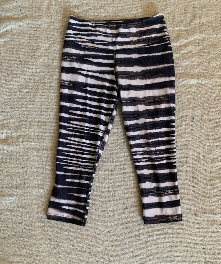 Nike DRI-FIT Leggings Zebra Stripe Womens Size Small Made from Recycled Plastic
