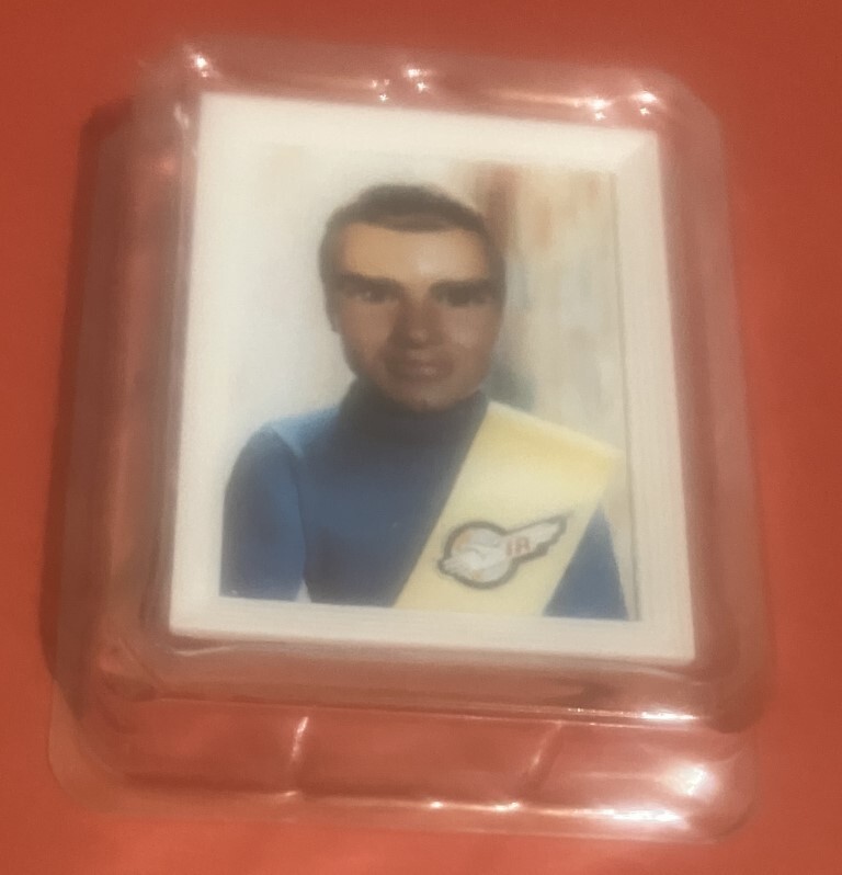 Thunderbird: Badge (Eyes glow Glowing) Uses button battery DeAGOSTINI JAPAN Rare