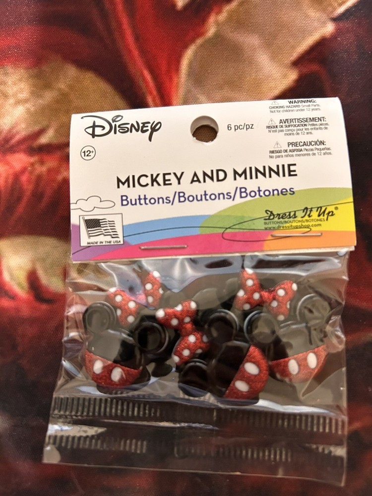 Mickey & Minnie ~ Disney License Buttons  / Jesse James Dress It Up / Shank Back