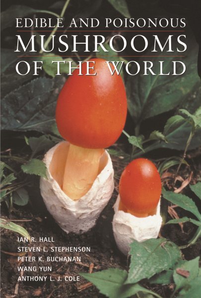 Edible and Poisonous Mushrooms Of The World, Paperback by Hall, Ian R. (COR);...
