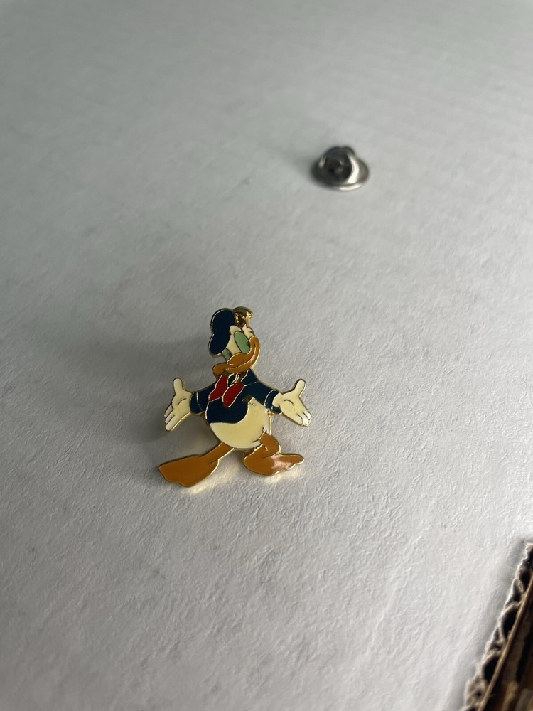Disney Donald Duck Gold Tone Enamel Lapel Pin Tie Tack