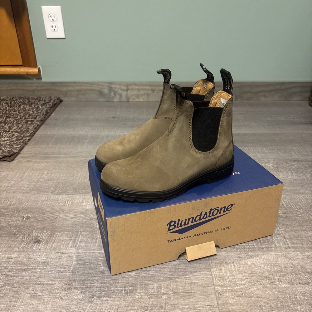 Blundstone Classic 550 Chelsea Boot in Stone Nubuck - AU 6 US Men 7 Women 9