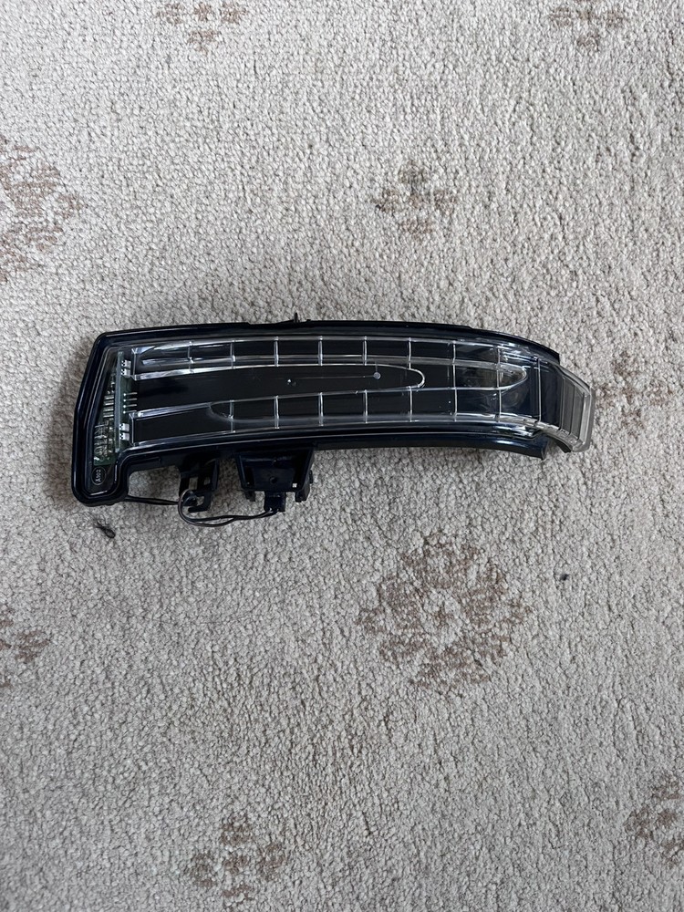 GENUINE MERCEDEZ WING MIRROR INDICATOR RIGHT DRIVERS SIDE