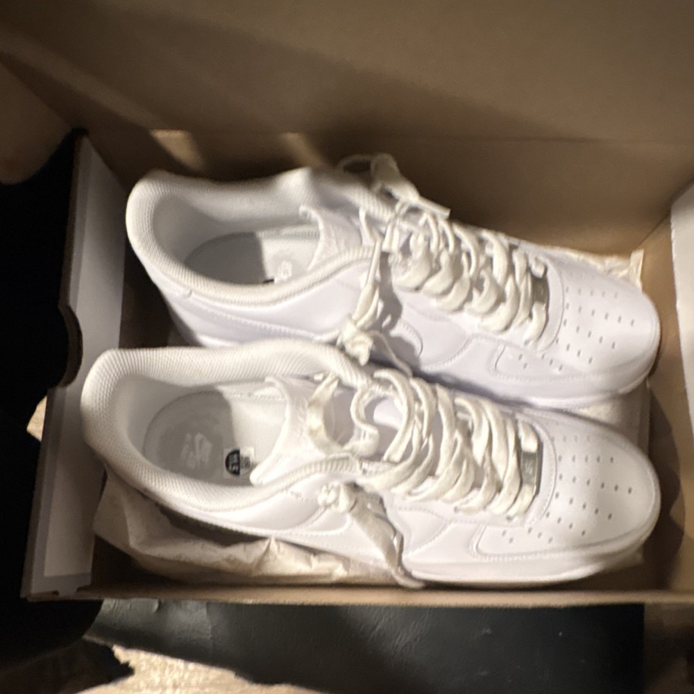 Nike Air Force 1 White Low Top Lace Up Men's Sneakers Athletic Shoes