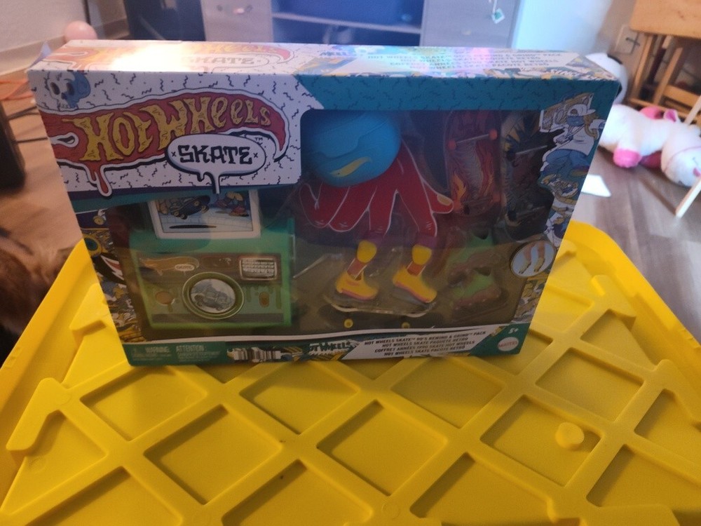 Hot Wheels 90s Skate Pack Rewind Grind New In Box