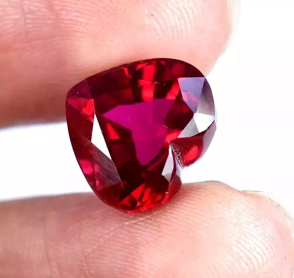 Top Quality Mogok Heart Cut 12-14 Ct Certified Red Ruby Loose Natural Gemstone