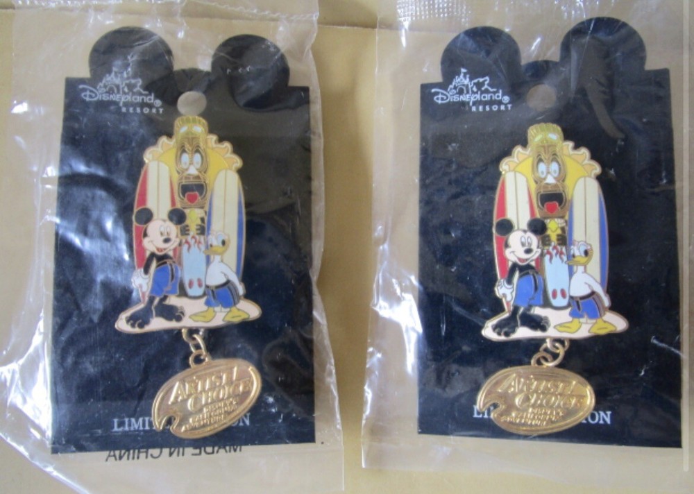 2 DISNEY DCA SIGNED 2001 ARTIST CHOICE MICKEY & DONALD SURFBOARDS LE 2001 PIN