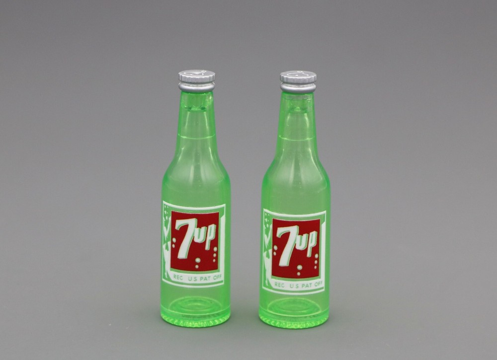 American Girl 2pcs bottle of 7-Up frm Maryellen's Punch Party Set for 18'' doll