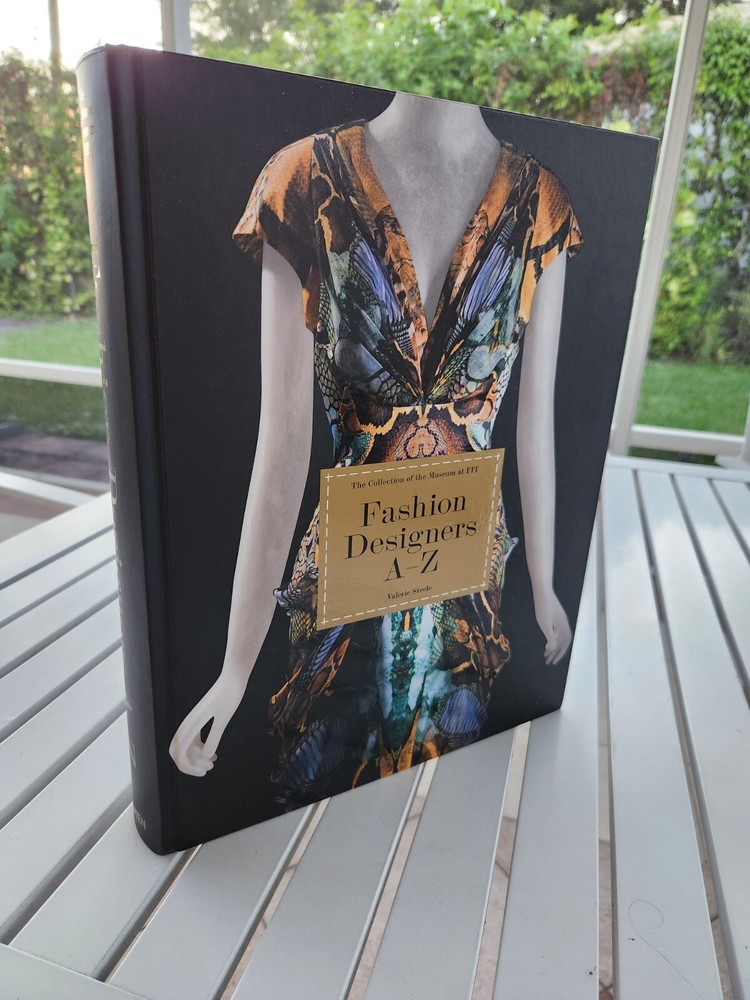 THE COLLECTION THE MUSEUM AT FIT FASHION DESIGNERS A -Z BY VALERIE STEELE (NEW)