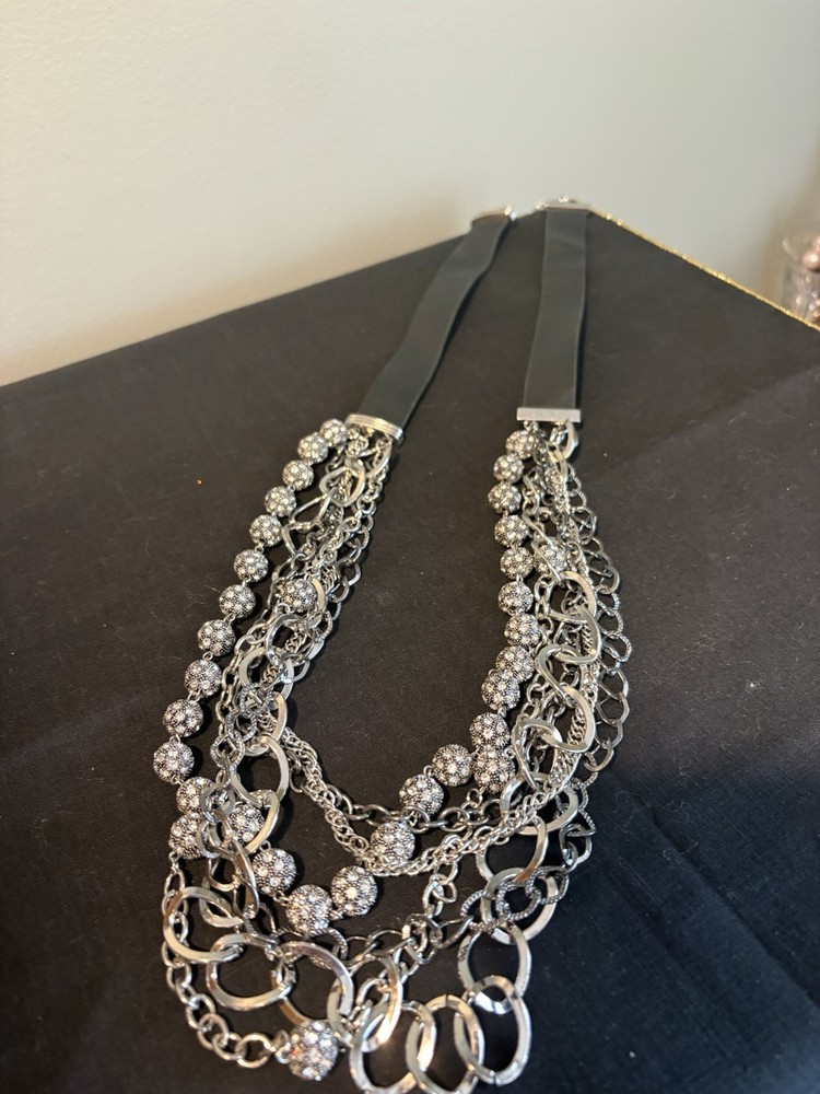 Paparazzi Zi Signature Collection Leather And Rhinestone Necklace