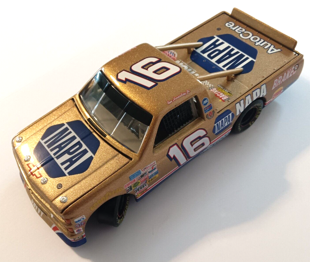Ron Hornaday #16 Nascar NAPA GOLD 1997 Chevy Race Truck 1:24 Square Body W Box