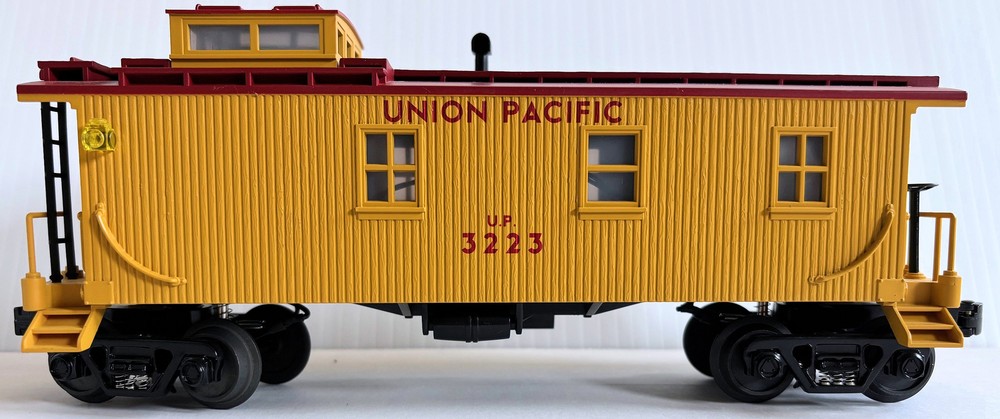 RAILKING 33-7803 UNION PACIFIC YELLOW RED WOODSIDED CABOOSE U.P. 3223 RTR OVP
